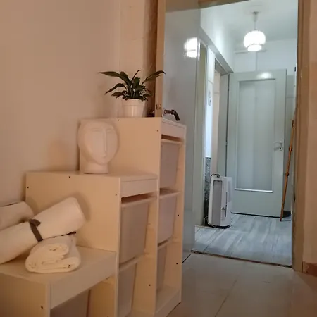 Vestige Basement Homestay Athens